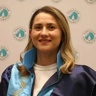 Prof. Dr. Hacer Şahin Aydınyurt — Maltepe, İstanbul. Portre fotoğrafı.