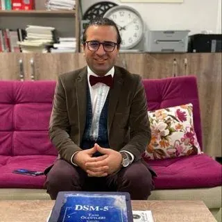 Uzm. Dr. Turgut Hacıoğlu — Psikiyatri, Van. Portre fotoğrafı.