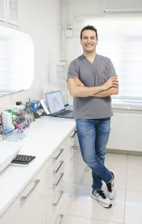 Uzm. Dt. Mehmet Beşir Özonay profilinde yer alan galeri fotoğrafı.