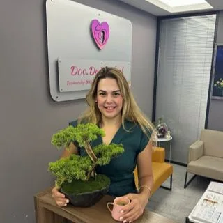 Doç. Dr. Ece Öcal — Antalya. Portre fotoğrafı.