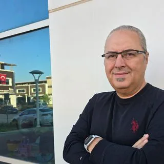 Uzm. Dkt. Soner Cerrah — Dil ve Konuşma Terapisi, Kocaeli. Portre fotoğrafı.