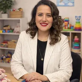Kl. Psk. Derya Bayrak — Psikoloji, İstanbul. Portre fotoğrafı.