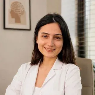 Psk. Ecem Tekin — Psikoloji. Portre fotoğrafı.