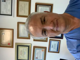 Prof. Dr. İlhan Öztekin profilinde yer alan galeri fotoğrafı.
