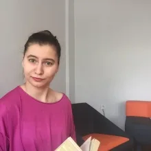 Dyt. Hülya Çalışoğlu — Diyetisyen. Portre fotoğrafı.