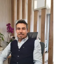 Op. Dr. Abdülkadir Oran — Kulak Burun Boğaz, Eskişehir. Portre fotoğrafı.