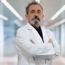 Op. Dr. Taşkan Akdeniz — Beyin Ve Sinir Cerrahisi, Ataşehir, İstanbul. Portre fotoğrafı.
