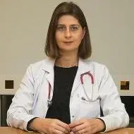 Uzm. Dr. Esra Özyalçın Karasulu — Çocuk Sağlığı Ve Hastalıkları, Muratpaşa, Antalya. Portre fotoğrafı.