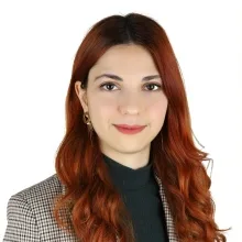 Uzm. Psk. Nur Başakhan Uzun — Psikoloji, İzmir. Portre fotoğrafı.