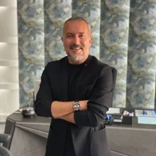 Op. Dr. Erhan Şen — Üroloji, Balıkesir. Portre fotoğrafı.