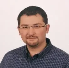 Dr. Öğr. Üyesi Olgun Topal — Afyonkarahisar. Portre fotoğrafı.