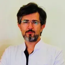 Doç. Dr. Yakup Ergül — İstanbul. Portre fotoğrafı.
