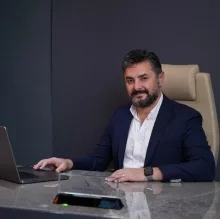 Doç. Dr. Seçkin Ulusoy — Kulak Burun Boğaz, İstanbul. Portre fotoğrafı.