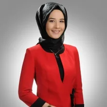 Dyt. Mukadder Büyükzeren — Diyetisyen, Selçuklu, Konya. Portre fotoğrafı.