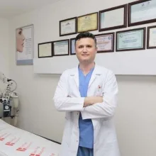 Op. Dr. İsmet Çerçi — Kulak Burun Boğaz, Denizli. Portre fotoğrafı.
