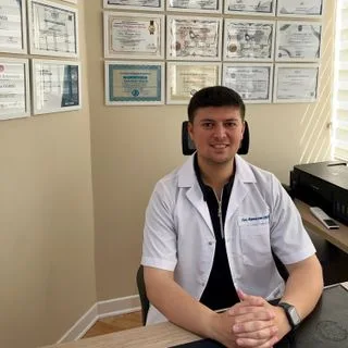 Fzt. Ramazan Demir — Fizyoterapi Ve Rehabilitasyon, Antalya. Portre fotoğrafı.