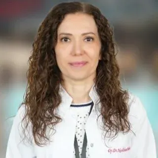 Op. Dr. Neslihan Bahat — Kadın Hastalıkları Ve Doğum, Küçükçekmece, İstanbul. Portre fotoğrafı.