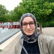 Uzm. Psk. Dan. Hale Çanakçı — Psikolojik Danışma ve Rehberlik, İstanbul. Portre fotoğrafı.