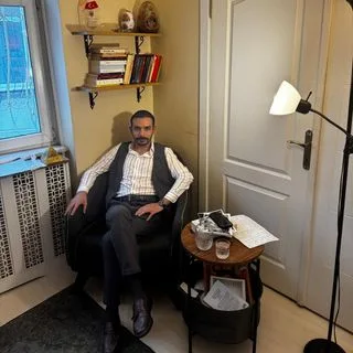 Psk. Melih Gündeş — Psikoloji, İstanbul. Portre fotoğrafı.