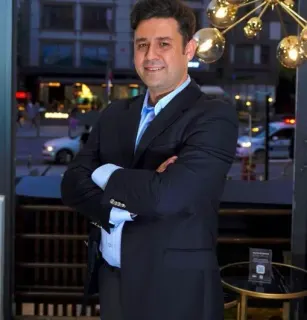Op. Dr. Akın İnalöz profilinde yer alan galeri fotoğrafı.