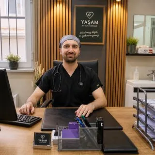 Dr. İsa Koca — Pratisyen, İstanbul. Portre fotoğrafı.