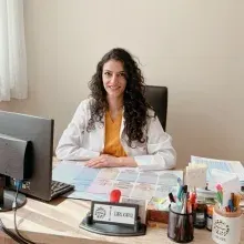 Dyt. Ebru Yıldırım — Diyetisyen, Selçuklu, Konya. Portre fotoğrafı.