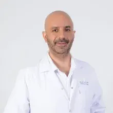 Op. Dr. Ferdi Sarı — Ortopedi Ve Travmatoloji, İstanbul. Portre fotoğrafı.