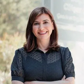 Doç. Dr. Gülşen Ünlü — Çocuk ve Ergen Psikiyatrisi, Denizli. Portre fotoğrafı.