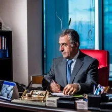 Prof. Dr. Hidayet Akdemir — Beyin Ve Sinir Cerrahisi, İstanbul. Portre fotoğrafı.