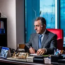 Prof. Dr. Hidayet Akdemir — Beyin Ve Sinir Cerrahisi, İstanbul. Portre fotoğrafı.