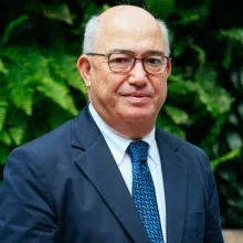 Prof. Dr. Raşit Vural Yağcı — Bornova, İzmir. Portre fotoğrafı.