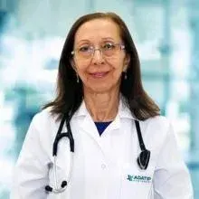 Uzm. Dr. Zuhal Tanzer — İç Hastalıkları, Pendik, İstanbul. Portre fotoğrafı.