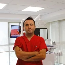Dt. Meriç Kaan Kuğu — Diş Hekimi, Nilüfer, Bursa. Portre fotoğrafı.