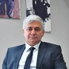 Prof. Dr. Taha Karaman — Psikiyatri, Antalya. Portre fotoğrafı.