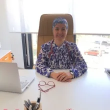 Uzm. Dr. Asuman Alkaya — Çocuk Sağlığı Ve Hastalıkları, Aydın. Portre fotoğrafı.