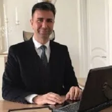 Uzm. Dr. Hüseyin Çiçek — Akupunktur, Ankara. Portre fotoğrafı.