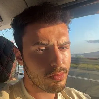 Fzt. Furkan Okka — Fizyoterapi Ve Rehabilitasyon, İstanbul. Portre fotoğrafı.