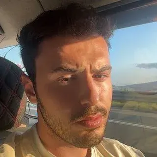 Fzt. Furkan Okka — Fizyoterapi Ve Rehabilitasyon, İstanbul. Portre fotoğrafı.