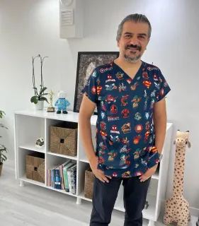 Doç. Dr. Velat Çelik profilinde yer alan galeri fotoğrafı.