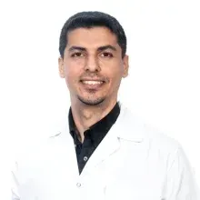 Uzm. Dr. Uğur Karabağ — Çocuk ve Ergen Psikiyatrisi, Üsküdar, İstanbul. Portre fotoğrafı.