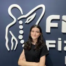 Fzt. Pınar Elikesik — Fizyoterapi Ve Rehabilitasyon. Portre fotoğrafı.