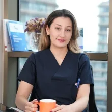 Fzt. Özge Güleç — Fizyoterapi Ve Rehabilitasyon, İstanbul. Portre fotoğrafı.