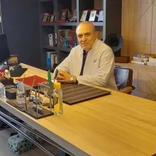 Uzm. Dr. Bekir Tasalı — Psikiyatri, Bursa. Portre fotoğrafı.