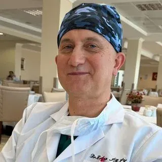 Prof. Dr. Erkan İriz — Kalp Ve Damar Cerrahisi, Çankaya, Ankara. Portre fotoğrafı.