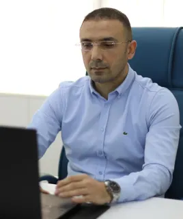 Op. Dr. Emrah Kara profilinde yer alan galeri fotoğrafı.