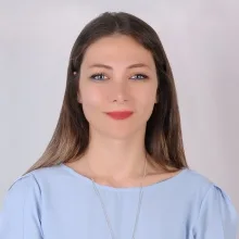 Psk. Ayşenur Değermenci — Psikoloji, Antalya. Portre fotoğrafı.