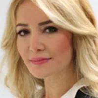 Uzm. Dr. Elif Ebru Güner — Dermatoloji, Şişli, İstanbul. Portre fotoğrafı.