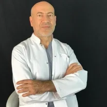 Dt. Osman Eldeleklioğlu — Diş Hekimi, Çankaya, Ankara. Portre fotoğrafı.