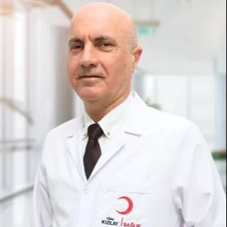 Uzm. Dr. Kenan Yücel — Nöroloji, Kartal, İstanbul. Portre fotoğrafı.