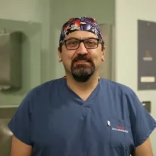 Prof. Dr. Umut Barbaros — Genel Cerrahi, İstanbul. Portre fotoğrafı.